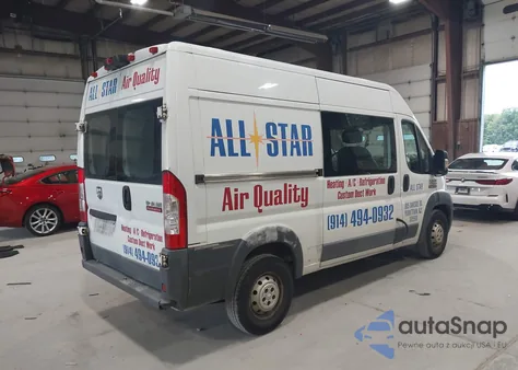 2014 Ram Promaster 2500 High Roof z USA, uszkodzony, nr VIN 3C6TRVCG3EE119711